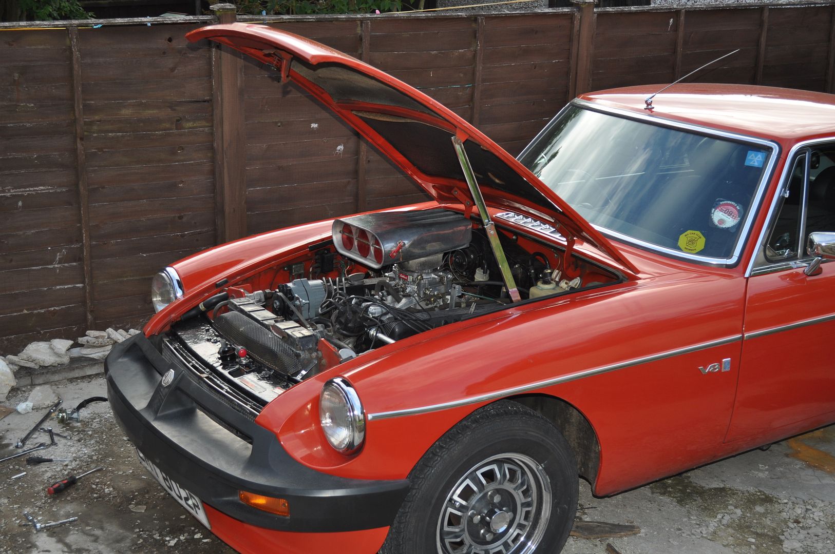 MGB GT Factory V8 ber 500 carb conversion.